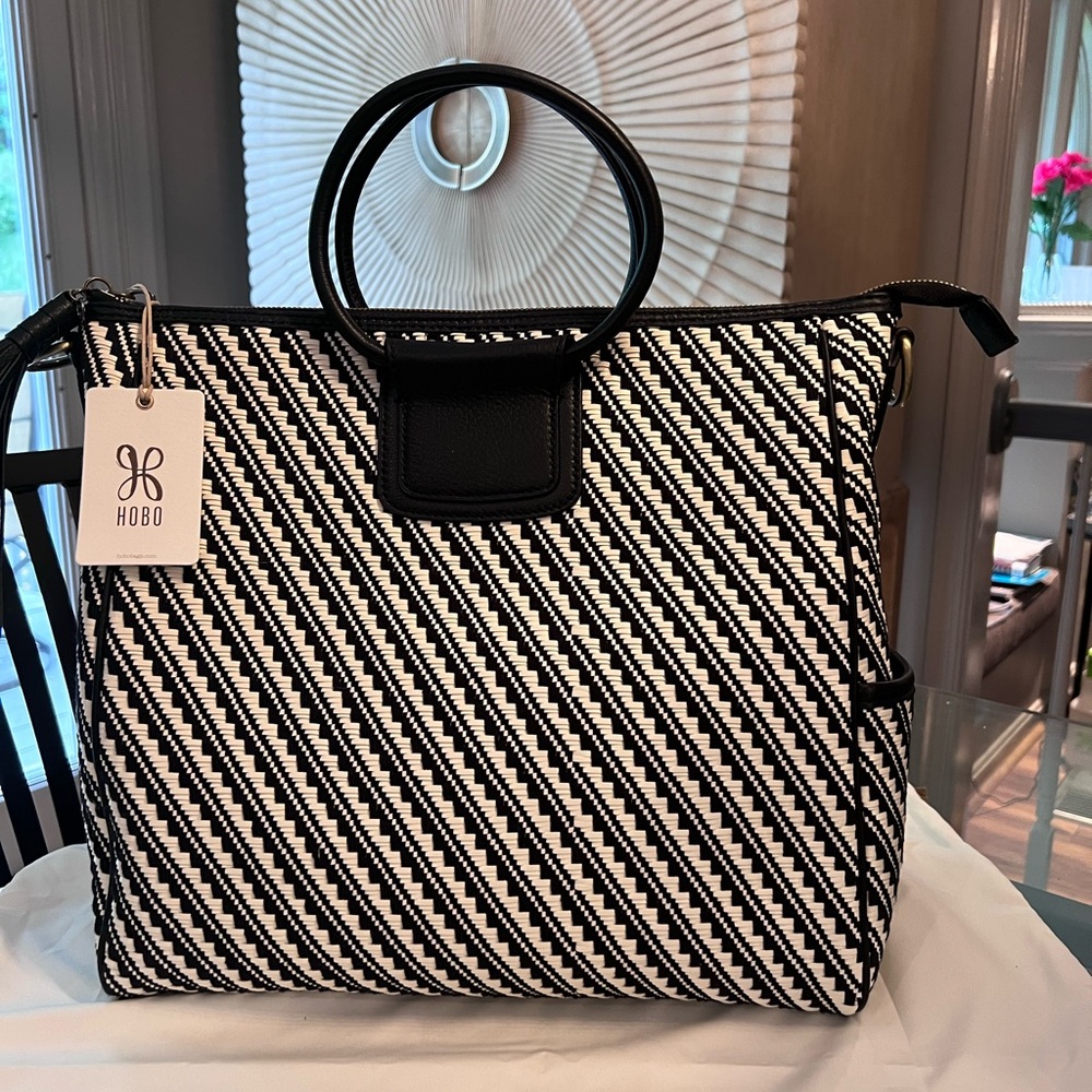 Black and white weave HOBO Shelia bag NWT!